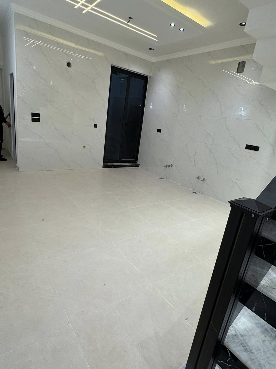 احلا 🏠 بيت بل امانه زيرو🫡
للبيع 🏠 للبيع 🏠 زيرو للبيع 🏠

حي الجهاد مربع الامانه 

دارين مساحه الواحد 100 متر 

واجهة 5م. نزال 20متر 

عرض شارع 10متر عرض رصيف 3متر 

 يحتوي  على هول صالة

منور مطبخ وخدمات عدد 2

غرف نوم عدد 3 منور 

واجهة موردن   ارضية مرمر
بيت فول درجه اولى 

للاستفسار اكثرتصل ***********

 واتساب #مكتب_عالم_العقارات
