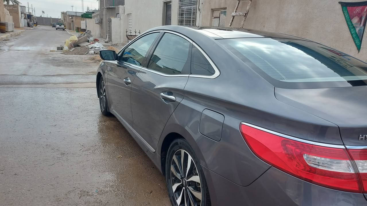 السلام عليكم ازيرة موديل ١٣ فول مكفولة كفالة عامة مكينة وكير مابيه صبغ ولا تبديل ولابارد مكينة ٣٠٠٠ مكان سيارة بغداد سعره ١٣٧ و رقة تلفون ***********
