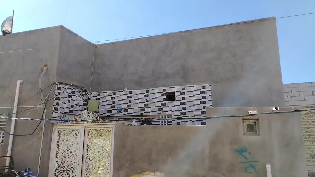 بيت للبيع
المساحة : 100م 
الواجهة : 11
النزال : 9

العنوان :   قرب مولد سيد سجاد الكفيل 

  يحتوي على - حمام داخلي وصحيات - غرفه - استقبال - ومطبخ - وصاله كبيره 
وسطحين 

للتواصل والاستفسار : ***********
او خاص
