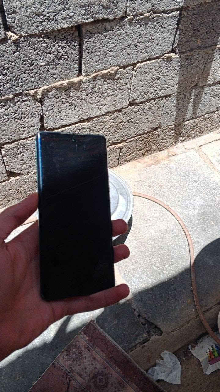 سلام عليكم
هونرx9B  مستخدم 
ذاكره256,بطاريه عملاقة جداً بسعة 5800 مللي أمبير
شاشه بتردد 120Hz 
معالج Snapdragon 6 Gen 1
الجهاز نضيف كلشي شغال بي وكلشي مامبدل فتحته بيدي اول مانزل كامل ملحقات اصليه مال شركه ، بي فقط هذه النقطه ووماثره ابد بلجهاز فتحته من الكارتونه ووكع مني، بي شخوط كلش بسيطه
سعر 300 وبي مجال للشراي 
مكاني نهايه حي اور الغرير توصيل ماكو 
موشراي لاتدخل. 
تواصل واتساب ***********
