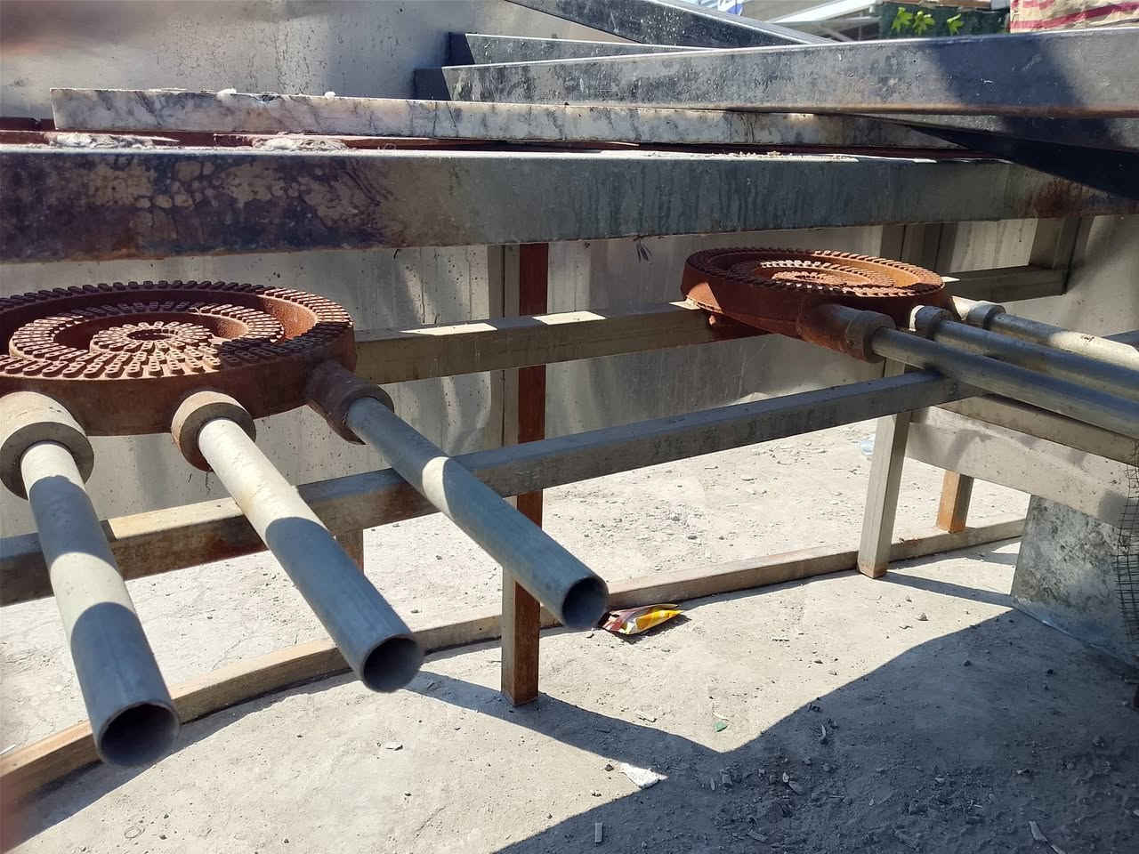 مغاسل عدد 2 وطباخ للبيع العنوان بغداد بسعر مناسب رقم الهاتف ***********
