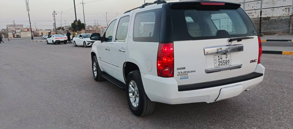 سلام عليكم يوكن SLT البيع 2010 السياره كفاله من الضربه صبغ فقد الرباع  فوال مواصفات7راكب 3قطع تبريد ملكي السياره جاهزه كير محرك حداده رقم بصره دولي تحويل مباشر السياره طبله مكان البصره***********
