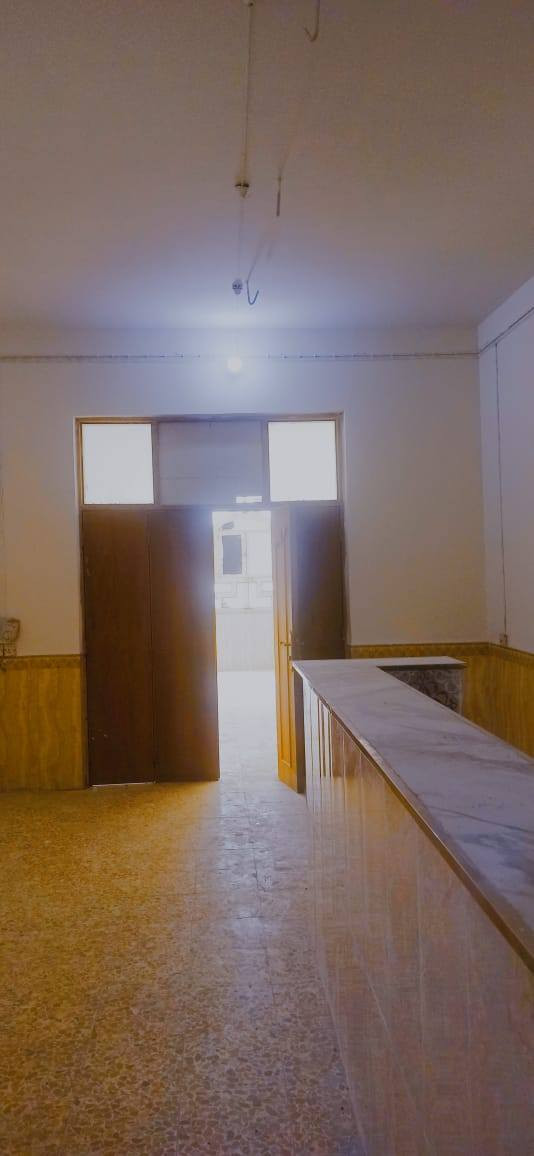 دار للايجار حـي السـلام في النجف مقابـل ساحـة 
(( 115 م )) .. طابق ونص.إيجارشهري
( 450 الف)اجور الماء والكهرباء على صاحب البيت.(غـرف نوم 2 سويت)مع  صالة و مطبخ و (صحيات 3)وأستقـبـال. خلف شارع المطبات.
مكتب الغدير
***********
