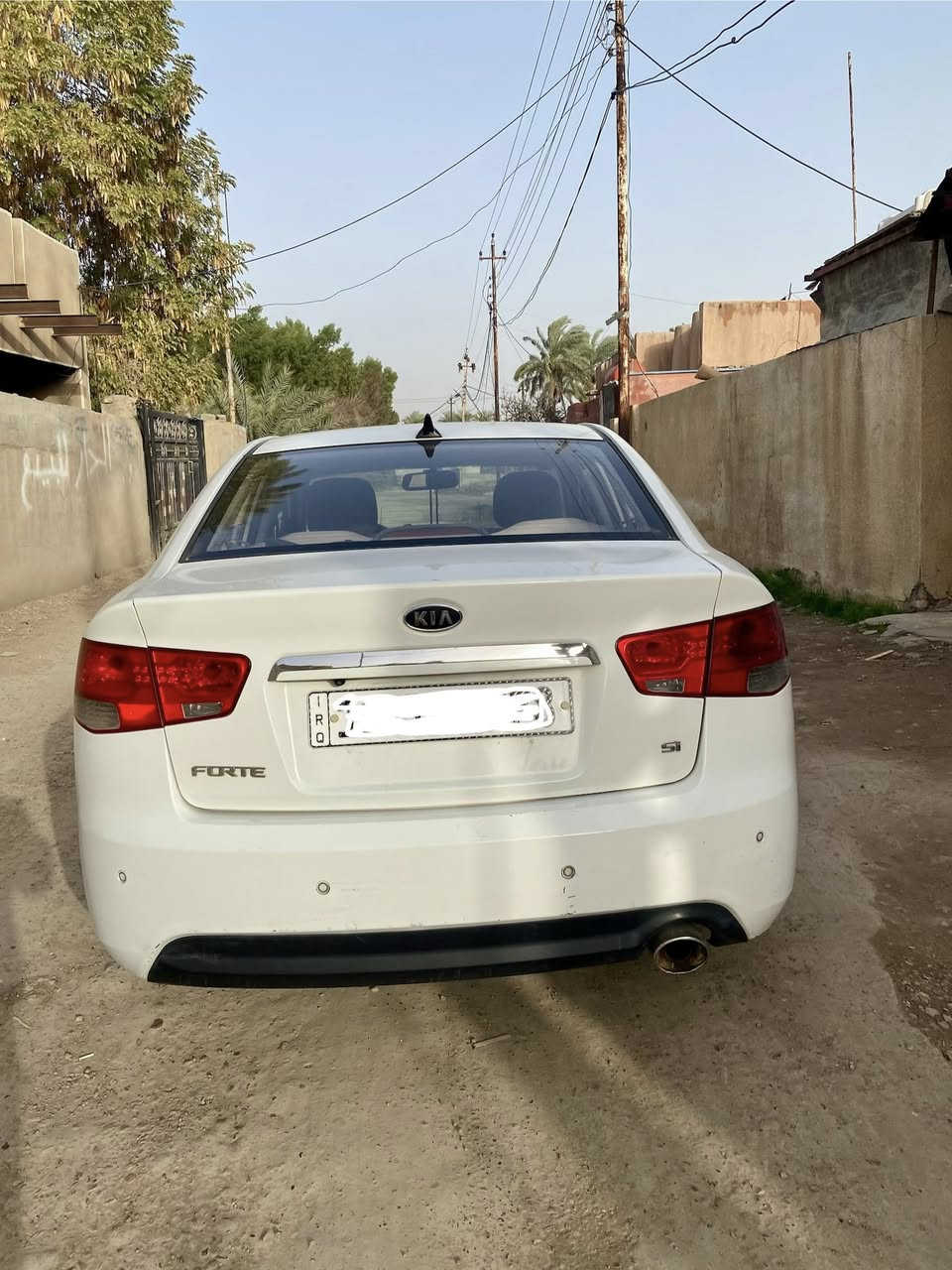 السلام عليكم ورحمة الله وبركاته
سيارة فورتي موديل ٢٠٠٩ 
رقم بغداد الدولي الجديد
السيارة باسمي 
السيارة مواصفات فول ١/١ 

فتحة سقف 

اشاير بالمري 

تدفئة كشنات 

تبريد تدفئة 

تبريدهة خير من الله 

السيارة مناقصة شي شغل واطلع 

بيهة قطع صبغ 

سونارهة موجود 

السعر ٩٠ ورقة وبيهة مجال بسيط حك العملة 

مكاني بغداد الراشدية 

***********
