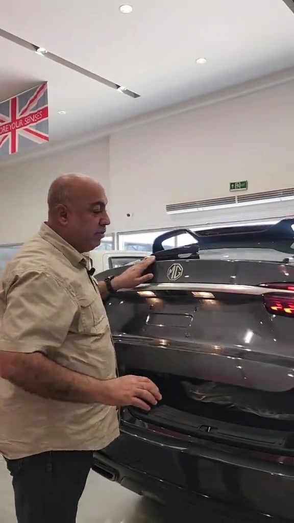 🚗✨ امتلك الفخامة والتكنولوجيا مع MG RX5 موديل 2025 ✨🚗 إذا تبحث عن سيارة SUV عصرية تجمع بين القوة، الراحة، والمواصفات المتطورة... فخيارك هو MG RX5. ✅ قسط شهري 470 ألف دينار فقط✅️مقدمة مليونين فقط 💵 ✅ كفيل موظف مدني أو ضابط ✅ تصميم عصري ومواصفات متطورة ✅ رحابة وراحة للعائلة 📋 التسجيل يشمل: 📍 ديالى 📍 بغداد 📍 صلاح الدين 📞 سارع بالحجز والاستفسار، والكميات محدودة. الإحسان للسيارات ثقة... ضمان... وأقساط تناسب الجميع. 🚘🌟


**إذا كنت صاحب هذا الإعلان وتريد حذفه لأي سبب، رجاءا أرسل رسالة إلى الدعم الفني**