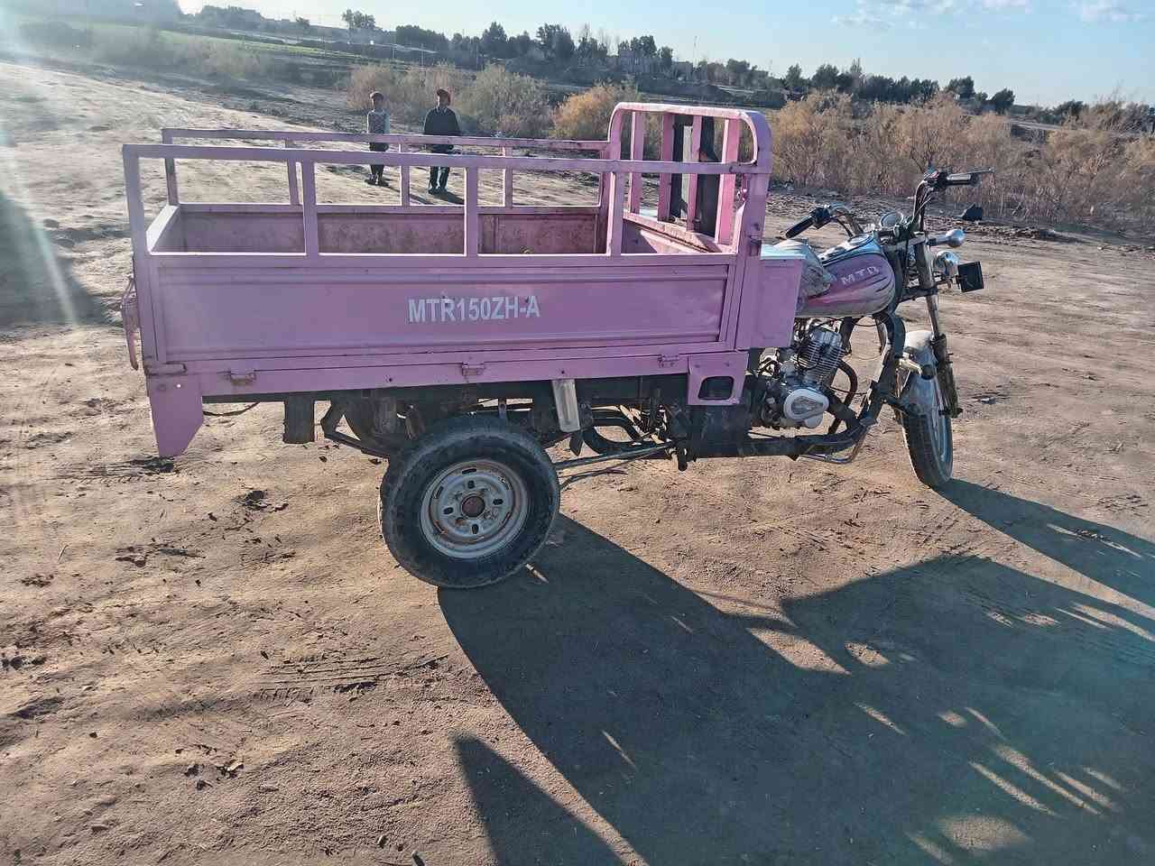 السلام عليكم ستوته للبيع موديل 2017 كلك كهربائيات كامله مكينه 23 جاهزه الشاصي مكفول الستوته نضيفه
نكره سلف تايرات نضيفه ما عايزه شي الاستفسار ***********
