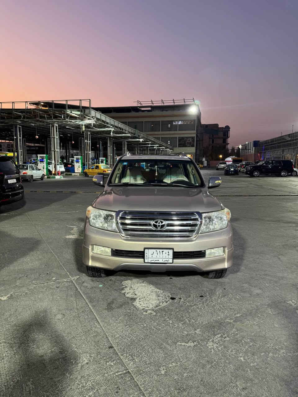 سيارة لاندكروزر gxr بربميه ام الطفايه للبيع موديل 2009  لون ذهبي رقم بصره بأسمي جاهزه للتحويل مكفوله كفاله عامه من كل شي حتى الدعاميات مكفولات كل شي بالسياره على وضع الشركة ماشية 200 الف كيلو مكينه 6 سلندر السياره موجوده بالبصره السعر المطلوب 285 ورقه وبيها مجال 
للاستفسار *********** البصرة, العراق
