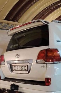 تيوتا لاندكروز موديل ٢٠١٠  السياره ماشيه ٢٠٠ الف كيلو متر   بغداد بأسم...