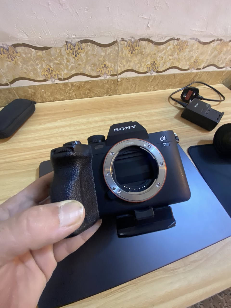 للبيع 
كاميرا سوني a7 مارك 4 
***********
السعر مليونين و100 الف
