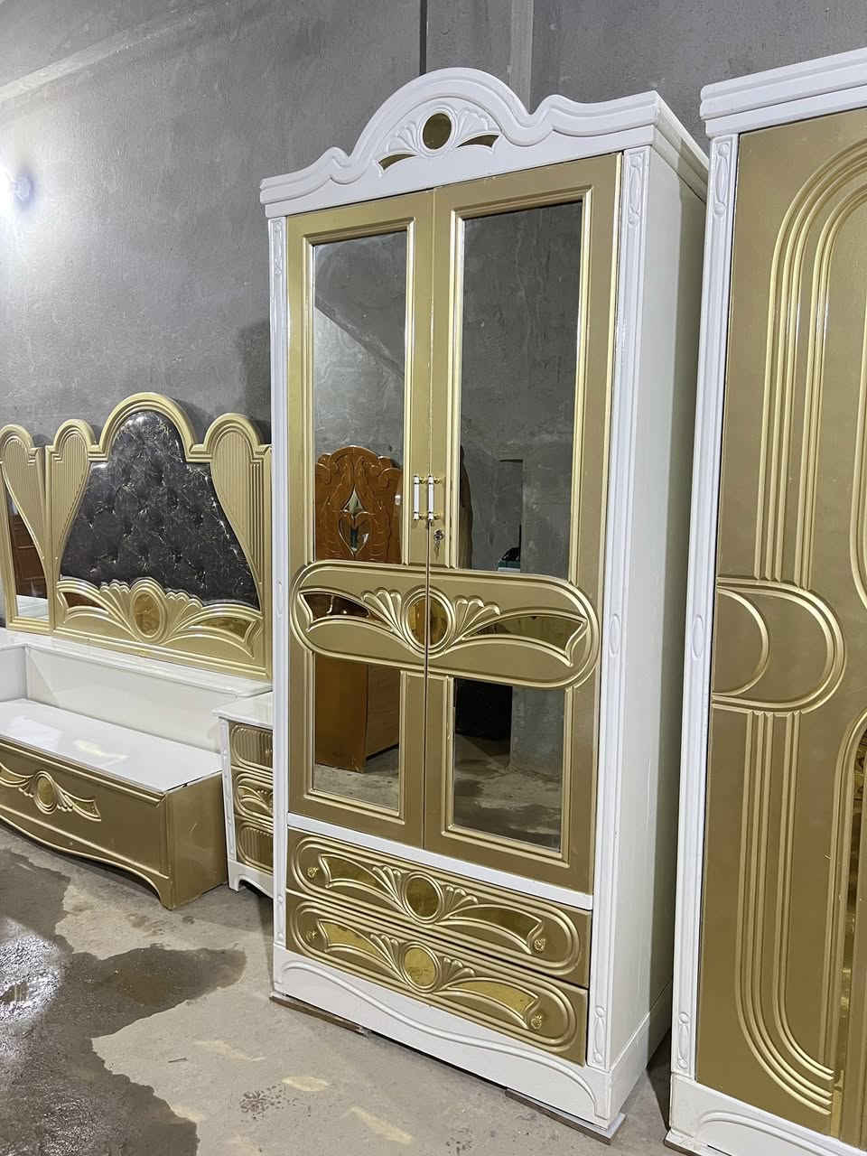 سلام عليكم غرفه نجاره صاج صبغ. حراري. ابيض. مستخدمه نظيفه العنوان الحله ***********
