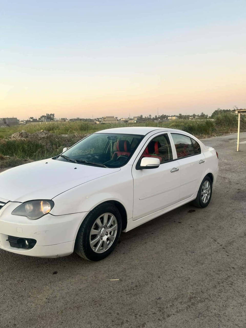 سلام عليكم ورحمه الله وبركاته .
سياره براتون برسونه .
موديل ٢٠١٣ .
اللون ابيض .
المحرك ١٦٠٠ سبورت .
رقم بغداد  مشروع وطني  صالح لغايه ٢٠٢٦
مري جوانب لد .
سياره بلاديه مابيها ضربه ولا بيها صبغ وكشر نضيف.
محرك وكير خير من الله .
تبريد وتدفئة فول .
السياره ماشيه ٩٢ مايل حقيقي 
السبير مال شركه ممتحرك بعده ببراغي الشركه. 
السياره  باسم واستخدام موظفه 

السياره سعر 78 ورقه وبيها مجال حك الجيه 
للتواصل :  ***********
