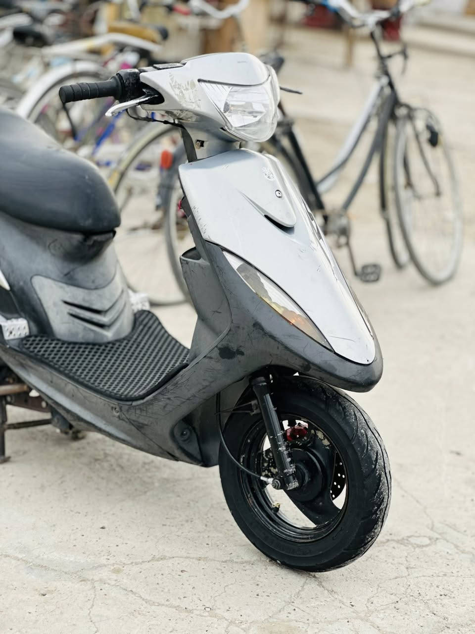 عدله مال رنبه شوفت عينك مصاله فتره من نزلت.  دراجه ختم واحد داخل وخارج ملحه  بالحقيقه  احله. كامله  نقصه بسہ الكاعيه مال باتري القبق فقط. نعومه وشلعه ومعدل فول مكاني بياع تقاطع درويش***********🩶
