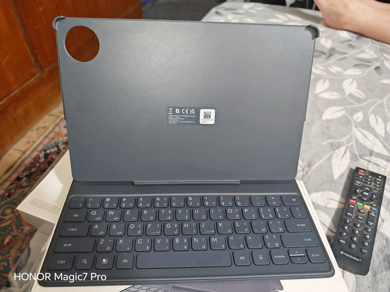 هونر ماجك باد 2
نظافة 100% استخدام جدا" قليل 
اخذته للاستخدام الاوفس وطلع يختلف عن اللابتوب ولهذا ما مستفاد منه وبس مخلي وممستخدمة 
مواصفاته معروفة 
بشاشة OLED مقاس 12.3 بوصة بمعدل تحديث 144 هرتز، ومعالج Snapdragon 8s الجيل الثالث
ذاكرة 256 عشوائية 12 
بطارية 🔋 10050 ملي امبير 
شاحن 66 W
وياه الكيبورد والقلم 
وياه كفر عادي لون اسود
السعر 650 الف 
بغداد 
رقم هاتف ***********
