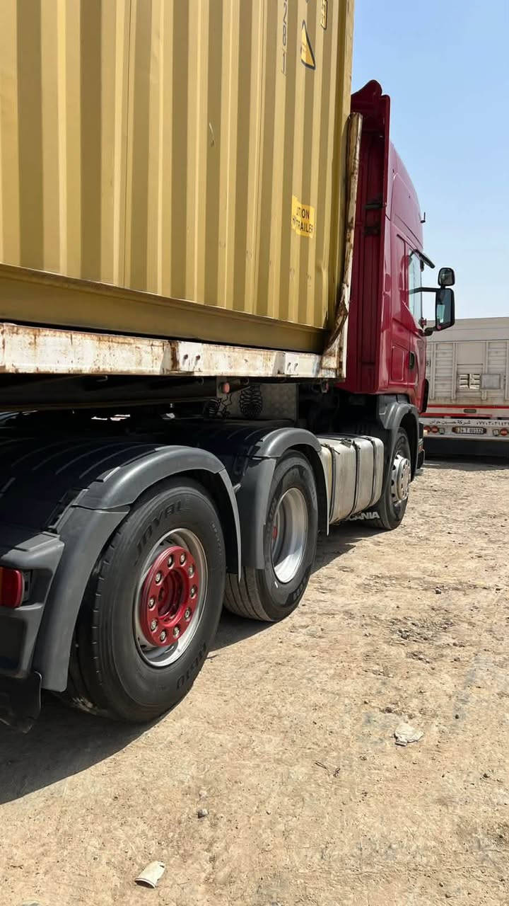 السلام عليكم سياره للبيع 2004 محركv8 كفاله عامه سياره خير من الله تخم تايرات شرط التحويل السعر 330 وبيه مجال للستفسار ***********
