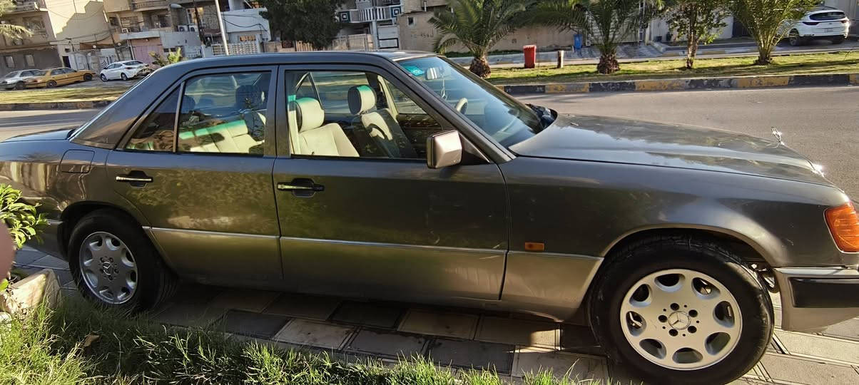 سلام عليكم مارسيدس دب للبيع موديل٨٧محرك ابلادي وكير مكفولات صبغ للجمالية فتحة سقف شغالة تخم ويل تفاحة حدادة جديدة تخم تاير جديد دشبول لد المرغوب كهربائيات شغالة ماعدى التبريد رقم بغداد انكليزي عنواني بغداد الغزالية شرط التحويل السعر ٦٩ وبيها مجال بسيط الاستفسار ع الرقم *********** وشكرآ.
