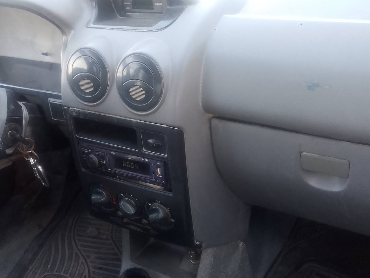 السلام عليكم سايبا للبيع 2012 مكينه وكير خير من الله تخم تاير جديد راعيه موجود بس مااندله سعره 13وبيه مجال مكاني ديوانيه سدير للاستفسار ***********
