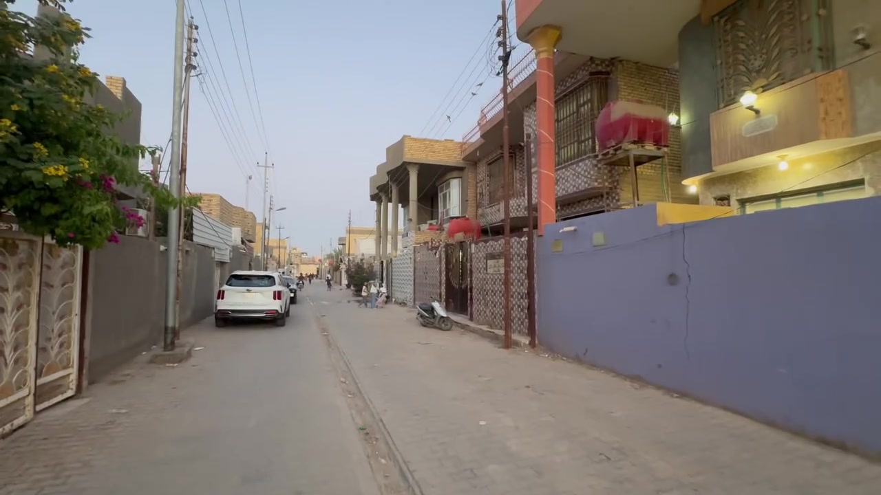 #يعرض_مكتب_الخيكاني
                 
 دار    🏫للبيع 

🔰#المساحه/٤٠٠م 

🔰#الموقع/خلف الملعب ‏القديم  شارع حسين ال ثامر 

🔰#مواصفات 
غرفتين   نوم و صاله و مطبخ  و استقبال و صحيات داخليه و خارجيه   

حديقة مساحتها ٢٠٠م 
 
🔰للأستفسار أكثر يرجى الأتصال
***********   
   عنوان المكتب خلف الملعب القديم ع الشارع الرئيسي 
             #مكتب_ابو_سجاد_الخيكاني
