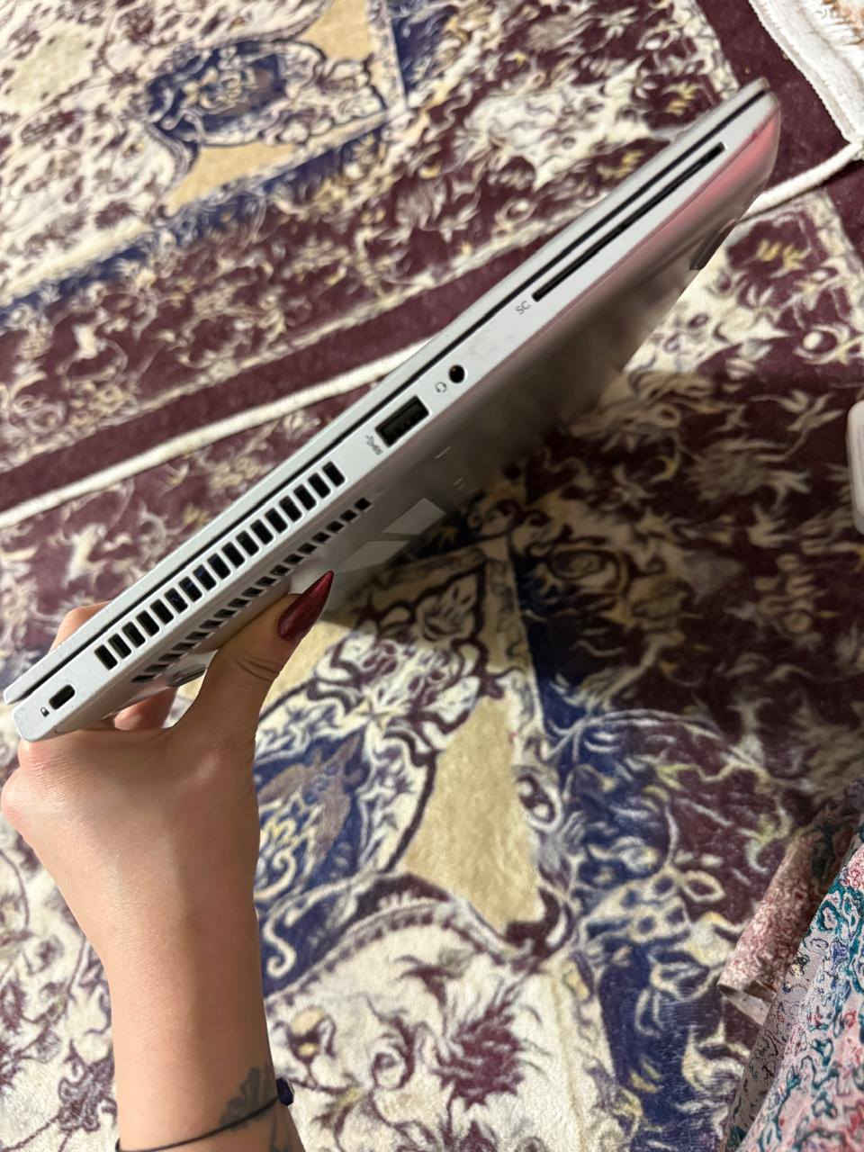 سلام عليكم لابتوب للبيع
نضافة 90٪
مواصفات كامله بل فيديو 
سعر 400 وبي مجال
عنوان كربلاء حي العامل
تواصل *********** واتساب
