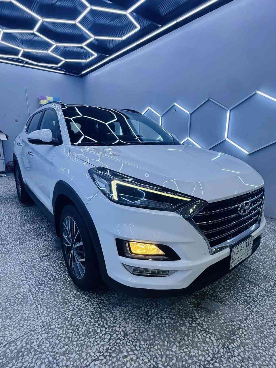 السلام عليكم 
توسان 2020 خليجي ماشيه 109 الف السياره رقم بغداد بأسمي السياره سونارهة مرفق مع الصور 
المواصفات 
لايت 5 عدسات
بنراما 
بصمة 
شاشة اصلية 
مرايات ضوئية 
ترحيب عند الاقتراب 
حساسات + كامرة دوارة
كشنات جلد 
كشنات كهرباء 
هند بريك برجل 
درايف مود
محرك 2000 دوش 
قطعتين تبريد 
وبعد بيها هواي مواصفات
السعر 207 ورقة وبيها مجال للشراي 
الرقم *********** 
مكانها بغداد حي عدل
