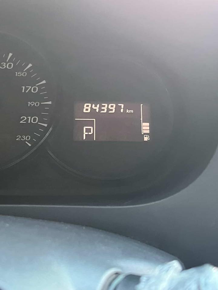 السلام عليكم ورحمة الله وبركاته
للبيع

رينو فلونس 2013  

بيهه بارد خفيف بلجاملغ الخلفي وباقي السيارة مكفولة 

جاهزة من كلشي ماشية 85 جديدة واستعمال شخصي من الدوام للبيت  مكينة گير كهربائيات كلهه مكفولة وبلادية
السعر 66 وبيها مجال 

للأستفسار ‭

0771 379 2214‬
