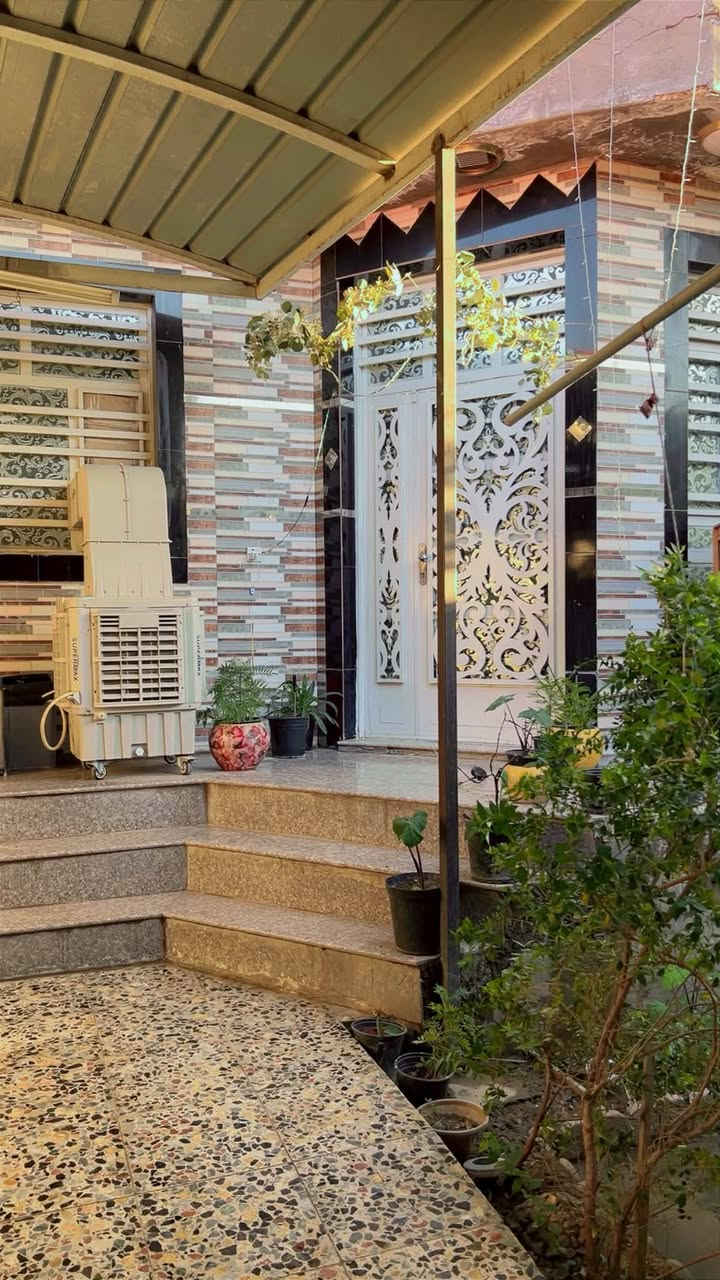 دار للبيع ابو غريب شارع الزيتون قرب جسر الزيتون المساحه ١٠٥ واقع حال ١٢٥ واجهه ٨  شارع ١٠م مكون من طابقين   ٣ غرف نوم و صاله واستقبال و مطبخ حار وبارد و صحيات بكل طابق وكراج وحديقه السعر ١٨٠‼️‼️‼️ للاستفسار الاتصال   
 ***********
