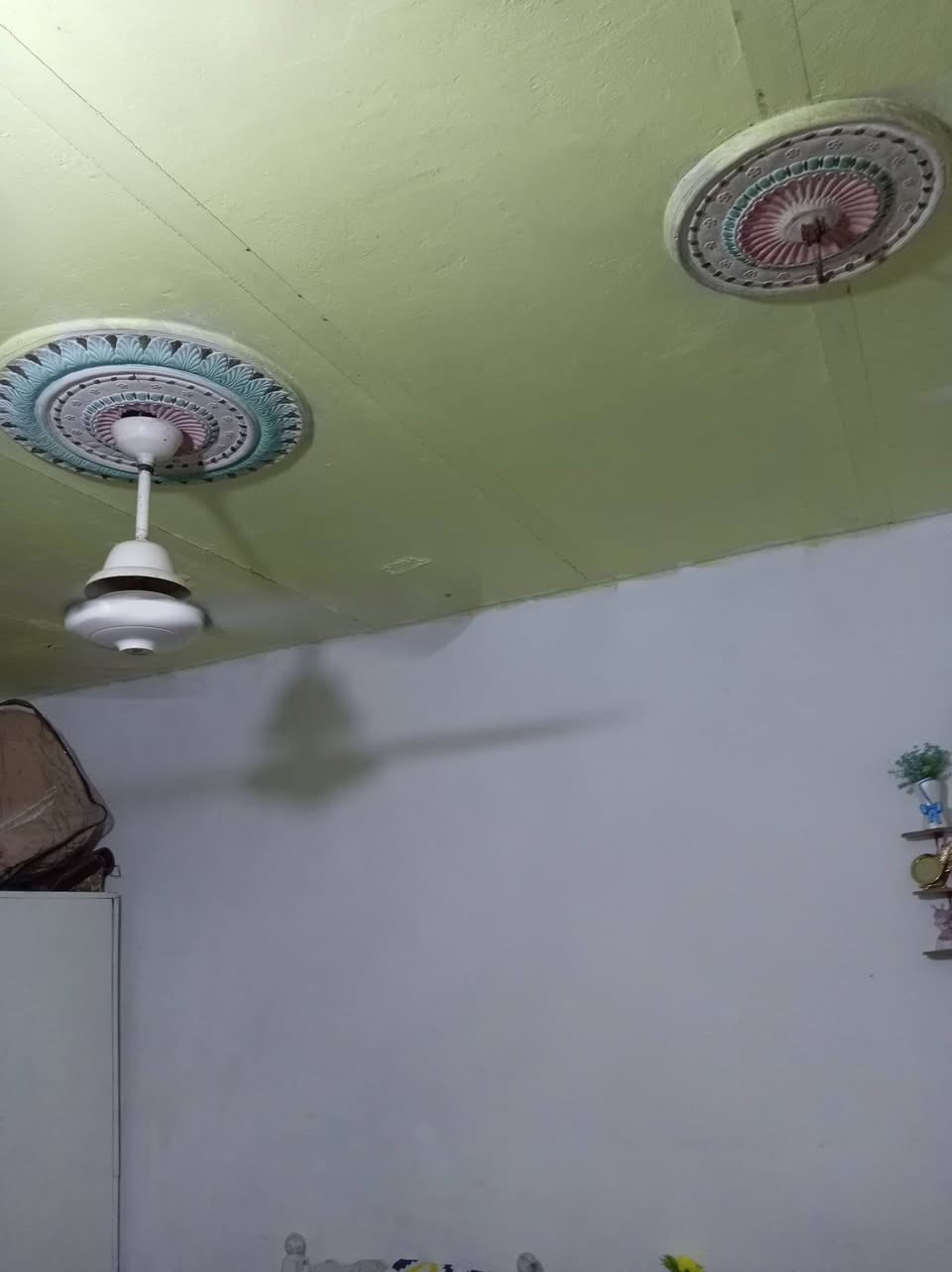 بيت للبيع شعله قطاع الثالث مساحته ١٦٠ يحتوي عل خمس غرف وصحيات ٣ للاستفسار ***********
