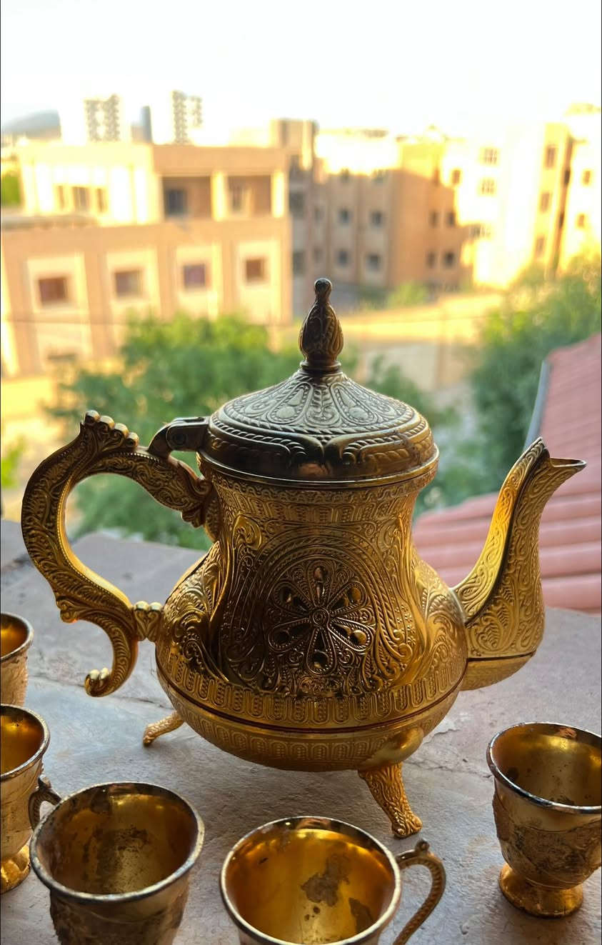 ✨طقم فاخر بلمسة ملكية ✨

إذا تحبي الأناقة والذوق الرفيع، هذا الطقم  ليك ✨

طقم ذهبي كلاسيك مصنوع من الزاماك يجمع بين إبريق مزخرف بنقوش تقليدية مع كؤوس صغيرة أنيقة، وزيد عليه طبق حلويات بثلاث طوابق يعطي لمسة فخامة لأي طاولة 💫
مثالي للضيافة، المناسبات، 😍

التفاصيل الدقيقة + اللون الذهبي اللامع = فخامة ما تتفوتش

خليه يكون القطعة اللي تكمّل أناقة دارك وتخلي ضيافتك غير عادية 💛


**إذا كنت صاحب هذا الإعلان وتريد حذفه لأي سبب، رجاءا أرسل رسالة إلى الدعم الفني**