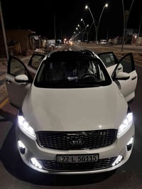 مواصفات كيا سورنتو 2020 الفول تشمل عادةً محرك 3.5 لتر بست أسطوانات، نظ...