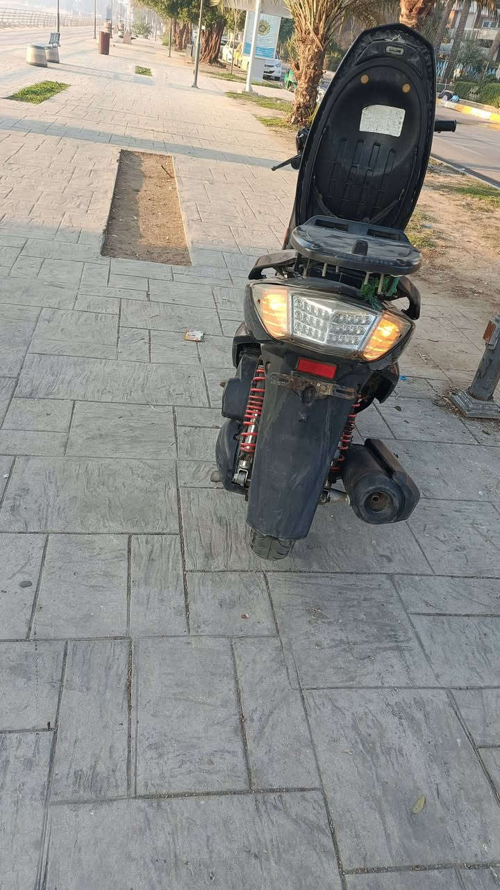سلام عليكم ورحمه الله
سكنز فحل نوزل طلعات اسود 
دراجه مناقصه شي كهربايات كله شغاله بيه لايت ابيض اصلي +شناطه وسبايه وباتري اضافي 
دراجه نضيفه 
رقم الهاتف ***********
العنوان الكاظميه شارع 60
السعر مليون وميه
