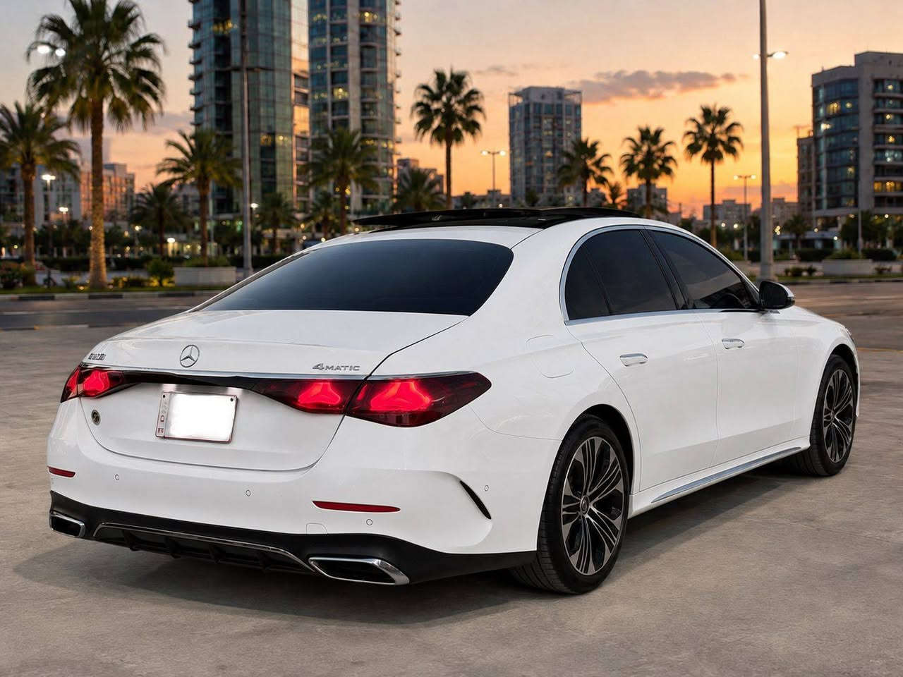 للبيع مرسيدس E350 4MATIC موديل 2025

- فئة E350 4MATIC
- دفع رباعي دائم AWD
- فول فول مواصفات
- بصمة تشغيل وبصمة أبواب
- سقف بانوراما مع فتحة سقف

الحالة:

- 3 قطع أمامية صبغ
- تبديل بيلي (بلدي)
- باقي السيارة بحالة جيدة

المواصفات المتوقعة للفئة:

- شاشة معلومات وترفيه كبيرة
- شاشة عدادات رقمية كاملة
- كاميرات وحساسات أمامية وخلفية
- مقاعد جلد فاخرة
- مقاعد كهربائية مع ذاكرة حفظ
- تدفئة وتبريد للمقاعد
- إضاءة داخلية محيطية متعددة الألوان
- نظام ملاحة
- شاحن لاسلكي
- تشغيل ذكي بدون مفتاح
- مثبت سرعة متطور
- نظام المحافظة على المسار
- رادار أمامي ونظام تفادي الاصطدام
- مرايا كهربائية قابلة للطي
- مصابيح LED ذكية

للاستفسار:
***********
