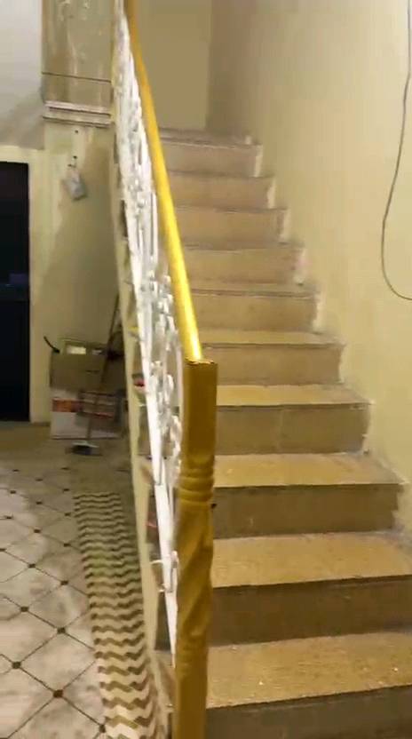 سلام عليكم بيت البيع 200متر واجهي10 نزال 20 5غرف نوم صحيات3 مطبخ حار +بارد طابقين بناء حديث العنوان تنومه صالحيه نزلت سيد حسين وكيل الكاع مالته طابو صرف زراعي بسمي بيت مانه ابن اجد بيت نضيف تجي شوف بعينك بيت مرتب باقي تفاصيل تجي شوف بعينك بي نزلتني على جسر يطالي وشارع صالحيه***********سعر 150بي مجال  اي تفصيل بعد راسلني وتساب هذه رقم وتساب بلاش لا ترسل عله صفحه ما توجد  بيه دامن 