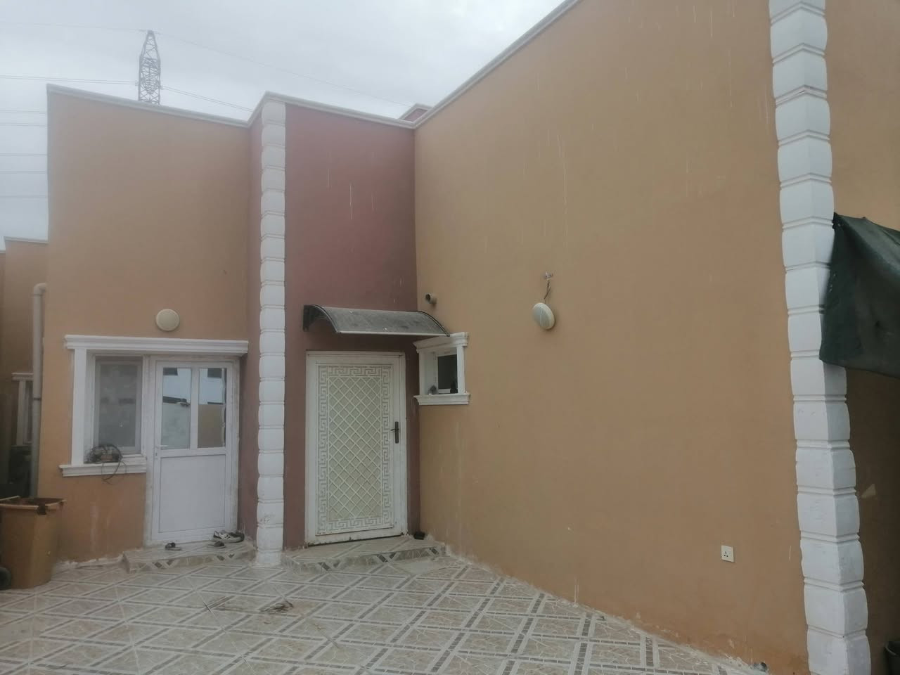 يوجد بيت للرهن في مجمع الزهراء السكني في الديوانيه مساحه 200 م الاستفسار الاتصال على الرقم***********

