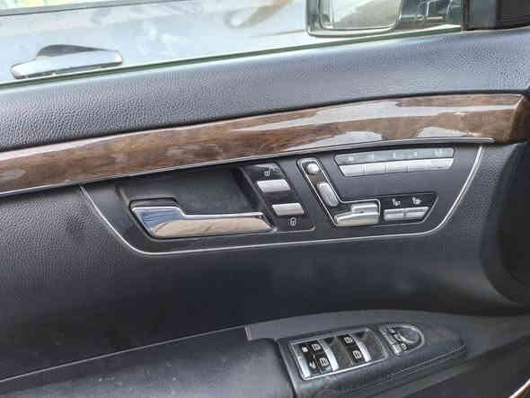 السلام وعليكم مرسيدس اس للبيع موديل ٢٠١٠ وارد الالماني فول مواصفات سلايت روف طكتين خمس بردات خلفية كهرباء أربعة ابواب شفط وجنطة شفط تحكم ستيرن جهتين ستيرن كهرباء كشنات كهرباء كشنات امامية وخلفية تدفئة تبريد حساسات امامية وخلفية ناظور ليلي لايتات زنون مكينة ٦ سلندر ٣٥٠ باب قصير حدادية جديدة لون اسود مكينة وكير جدد رقم سليمانية صبغ قطعتين فقط السعر ٢١٠ الاستفسار *********** مكان السيارة بغداد
