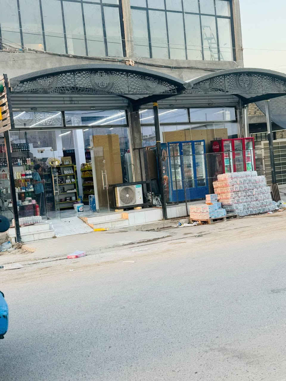 السلام عليكم بنايه طابقين المساحه ١٢٠ متر زراعي خدمات كامله             كامله من جميع النواحي الطابق الارضي 

            مأجر ماركت إيجار الماركت ٦٥٠ الف 

الموقع  الرئاسة العبيدي شارع ابو علي الدراجي 
               السعر ١٦٨   وبيهه مجال 
للاستفسار هاتف/ ***********
