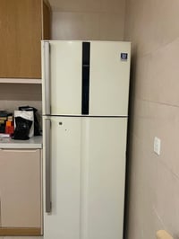 ثلاجه مكان بغداد 07740437502