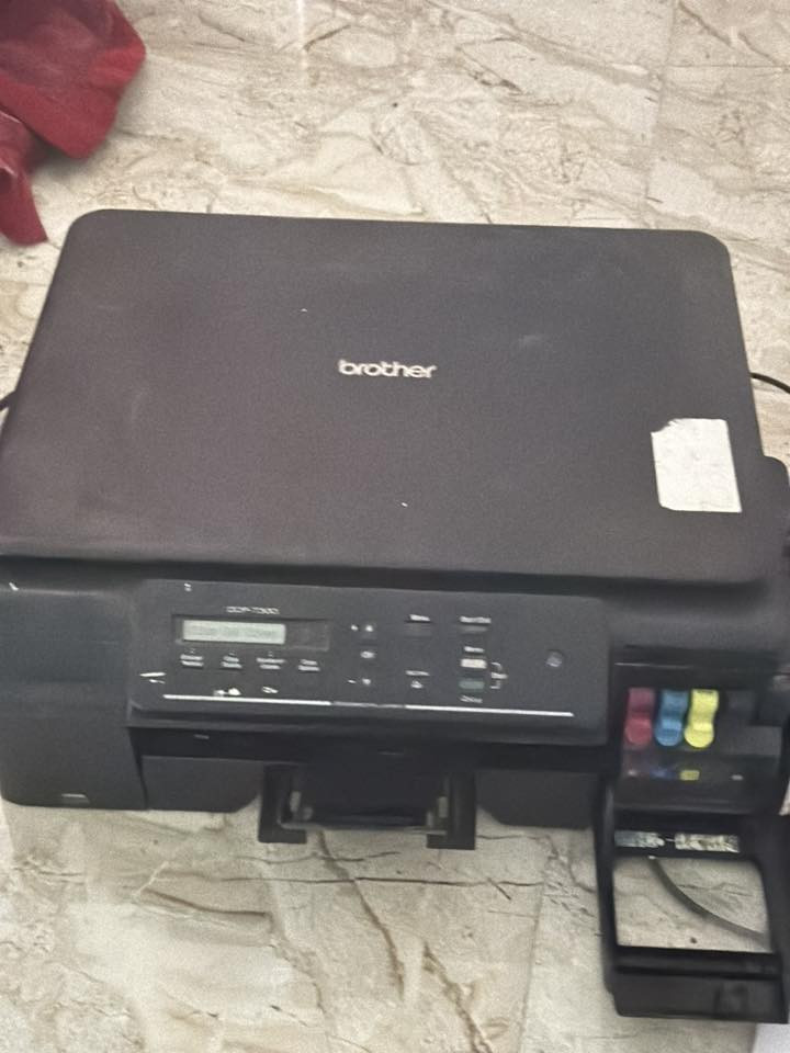 طابعه للبيع. بسعر حلو
***********
