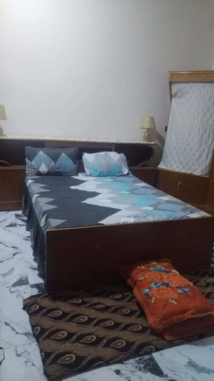 غرفه للبيع ٥٠٠ وبيها مجال بعقوبه ***********
