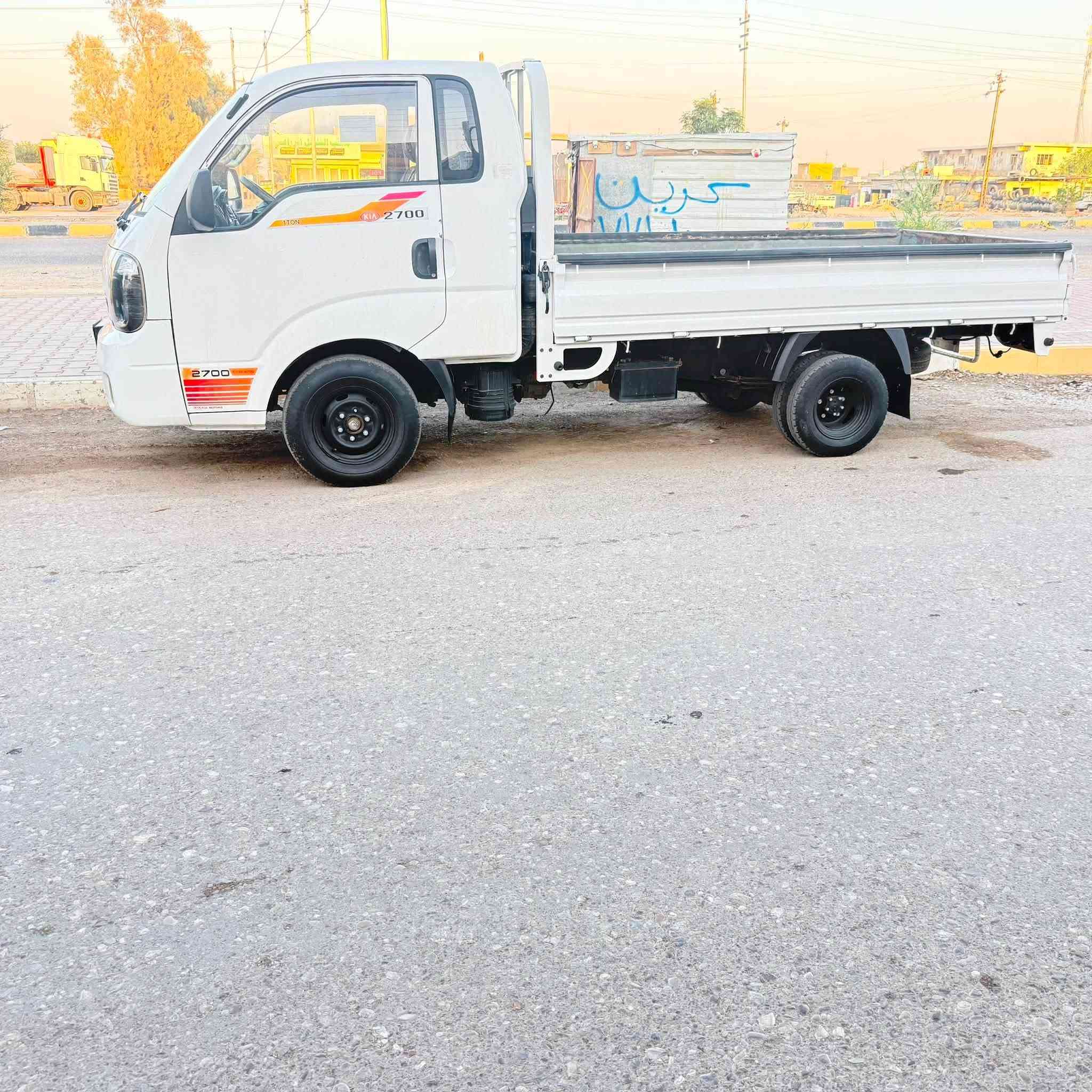 السلام عليكم كيا حمل ٢٠١٧وجه جديد سيارة مكفولة كفالة عامة كير محرك اكسل شاصي كشر سيارة جديدة بمعنة الكلمة سنوية جديدة ولوحات دولي بس شدهن سعر ١١٥وبيها مجال للتواصل ***********
