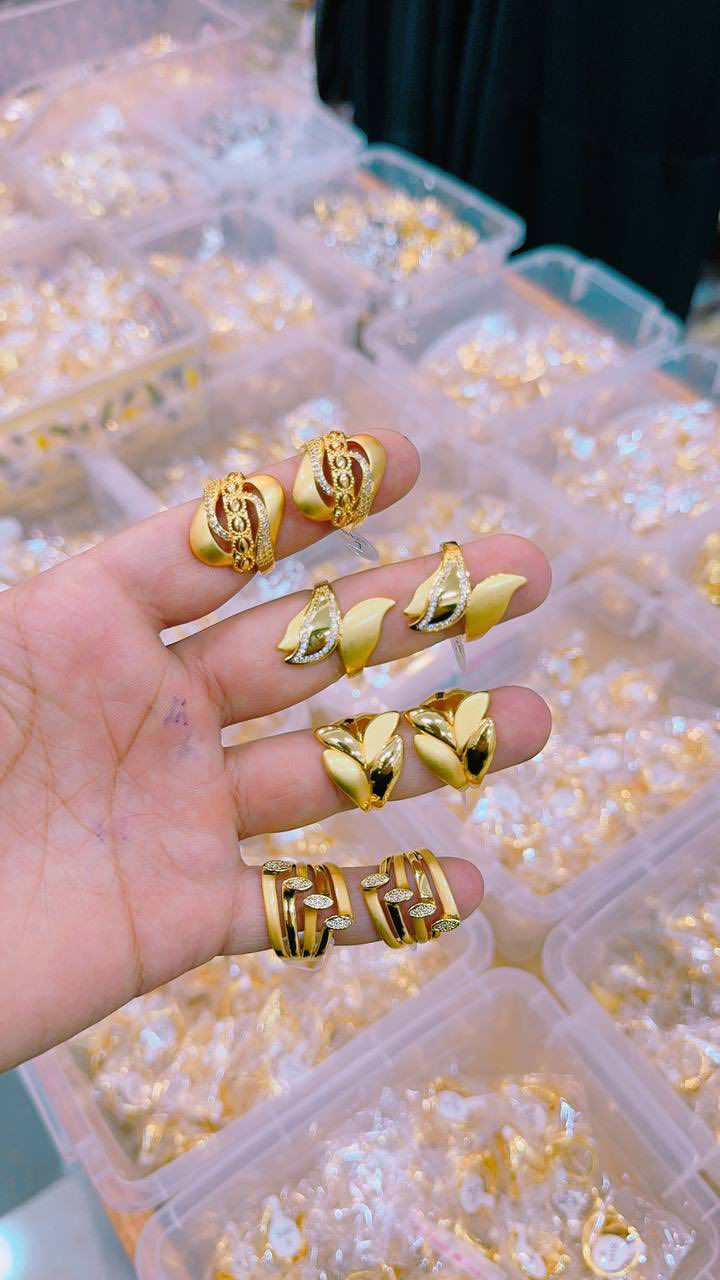 ذهب برازيلي 
ضمان سنتين 
طلاء ثابت
يوجد خدمه توصيل كل العراق 
التواصل على الواتساب ***********
