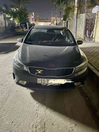 سياره فور تي للبيع١٧بيهه ٥قطع  جاملق وبنيد وبيعه ٣قطع صبغ للتصال٠٧٧٣٢٨...