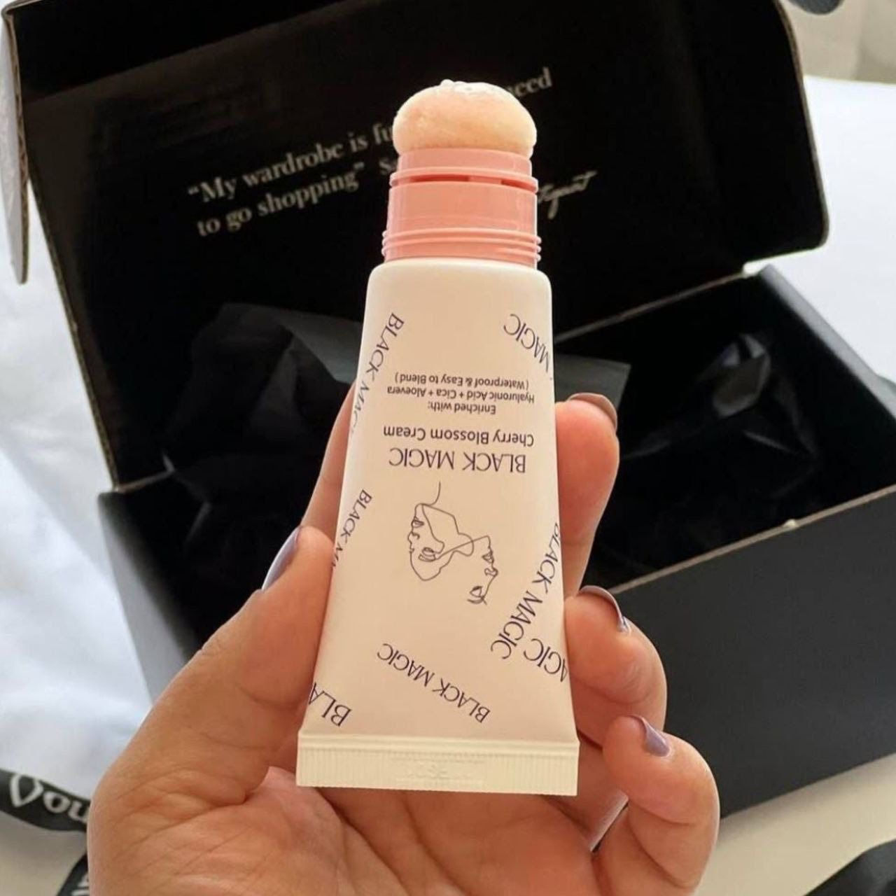 بلشر بلاك ماجيك الكريمي 🩷
تنت للخدود والشفايف والوجه، ويصلح للجسم والأكواع والركب
لون وردي طبيعي بإضاءة ولمعة حلوة ✨
ثبات عالي ويعطي إشراقة “كب كيك” تخبل 🥹♥

توجد توصيل لجميع المحافظات العراق 🇮🇶🚚🚕للحجز والاستفسار يرجى التواصل عبر الخاص 📩💌توجد لدينا عروض خاصة وخصومات وهدايا 🎁😍


**إذا كنت صاحب هذا الإعلان وتريد حذفه لأي سبب، رجاءا أرسل رسالة إلى الدعم الفني**