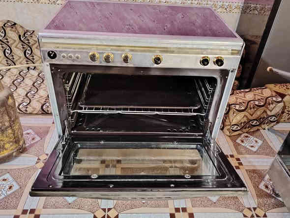 طباخ كريازي اخو جديد نضافه فول السعر 300وبي مجال لشراي وتساب ***********
