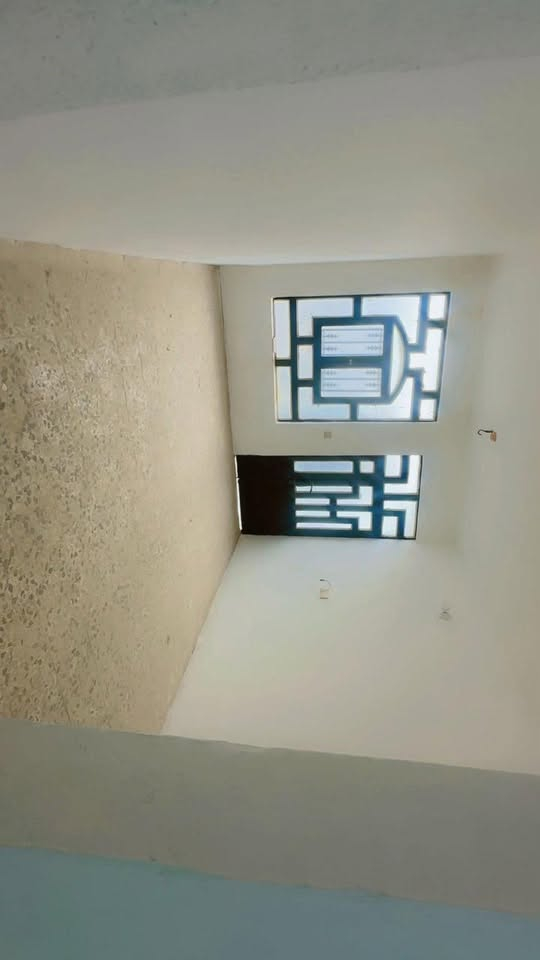بيع مستعجل حي الميلاد 100طابق واحد غرفه وصاله ومطبخ وهول وطارمه شارع سيد علي 63وبي مجال التواصل ***********
