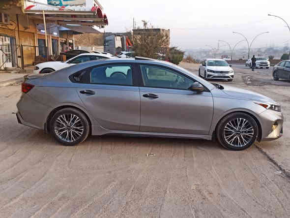 السلام عليكم 
كيا فورتي  جي تي لاين
موديل  2023
فول موصفات 
 بصمه تشغيل بصمه ابواب كشنات جلد سلايت 
رادارات حساسات سياقه ذاتيه 
منفيس تترقم جميع المحافظات ما عد الإقليم 
محرك وكير شرط 
محرك 20 دوش 
ماشيه 22 الف مايل 
ضرر شبر بجاملغ الخلفي صبغ وقبغ صندوك مبدل اصلي بدون دواخل شرط
رقم الشاصي مرفق مع الصور 
السعر 173$ وبيها مجال 
🛑ملاحظه مهمه
 يرجى الاتصال من  الساعه 9 صباحأ إلى الساعه 9 مساء
#العنوان موصل الجديده شارع بغداد مجاور سنتر بغداد
#مكتب ال رزان للسيارت
***********
***********
