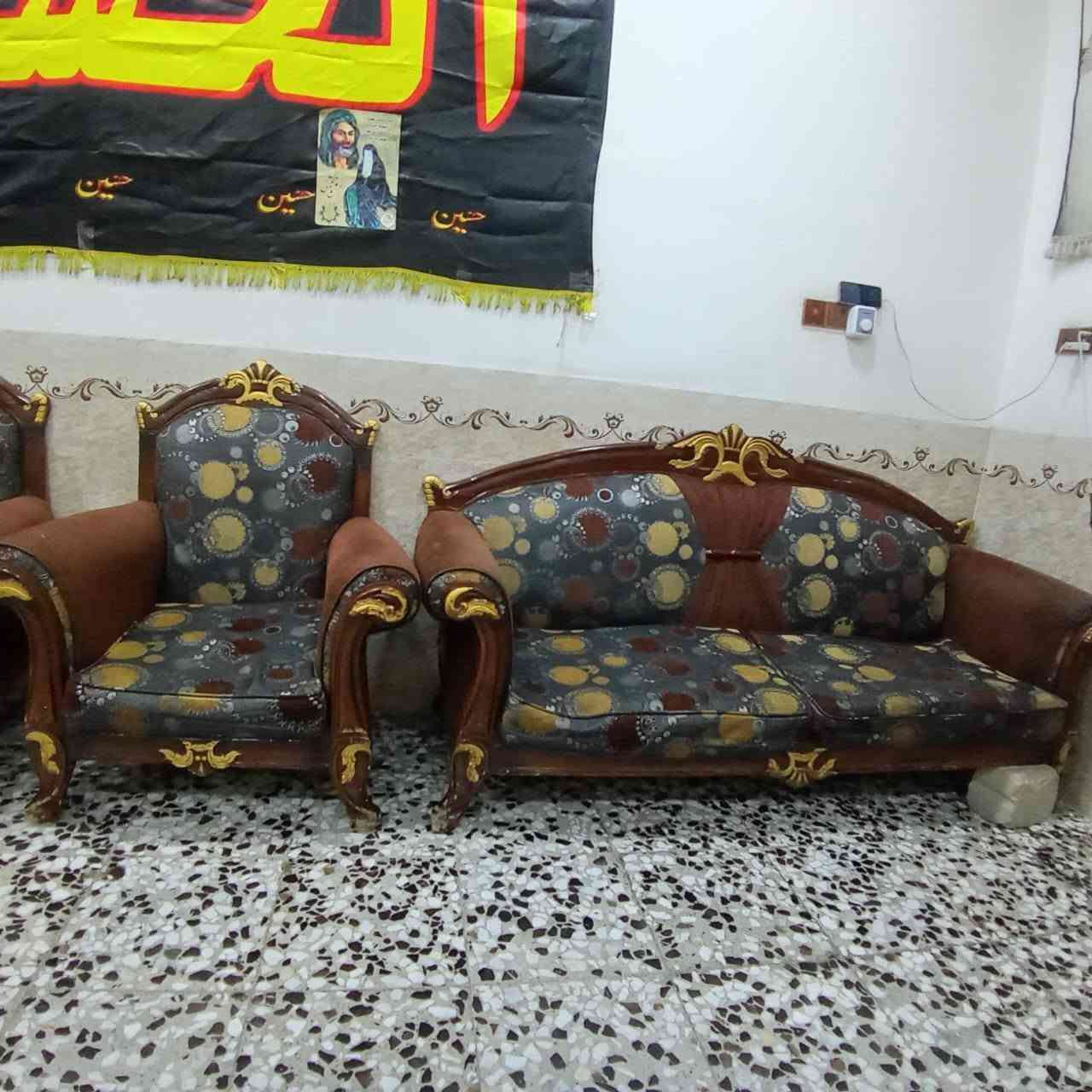 السلام عليكم تخم للبيع 10 مقعد سعره 150 مكاني حله نادر الثالثة قرب معمل الغاز ***********/***********
