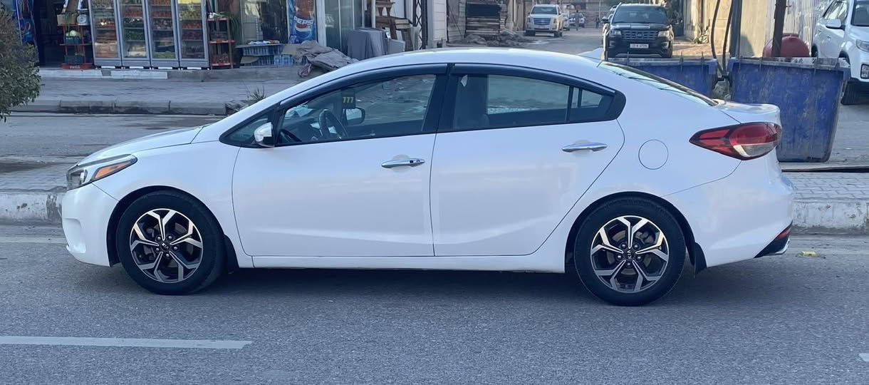 فورتي
موديل 17
رقم قادسيه بأسمي 
سيارة كلين واحد بيها فقط تبديل بنيد 
ماشية ٨٠ ميل 
سيارة على وضع الشركة
مكينة 2000 دوش 
گير At
جاهزة من كلشي
مكينة 
گير 
حدادية 
تخم تاير 
شاشة 
كامرة خلفية 
بلوجكتر 
حساس تاير ٤ 
٣ أنظمة قيادة 
تحكم ستيرن 
الارضيه جلد 
السعر ١٣٣ وبيها مجال قليل 
مكان السياره بالسماوه 
للاستفسار الاتصال على الرقم ***********
