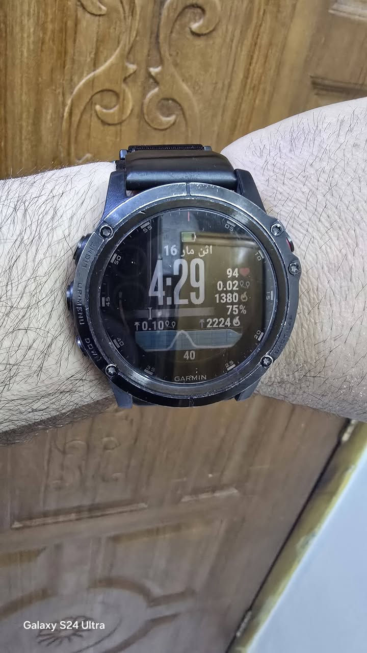 السلام عليكم.. ساعه كارمن فنكس5xبلس شاشةسفاير حجم 51مع كيبل شحن اصلي نظافه كماموضح السعر 200الف نهائي استفسار واتس وخاص ***********
