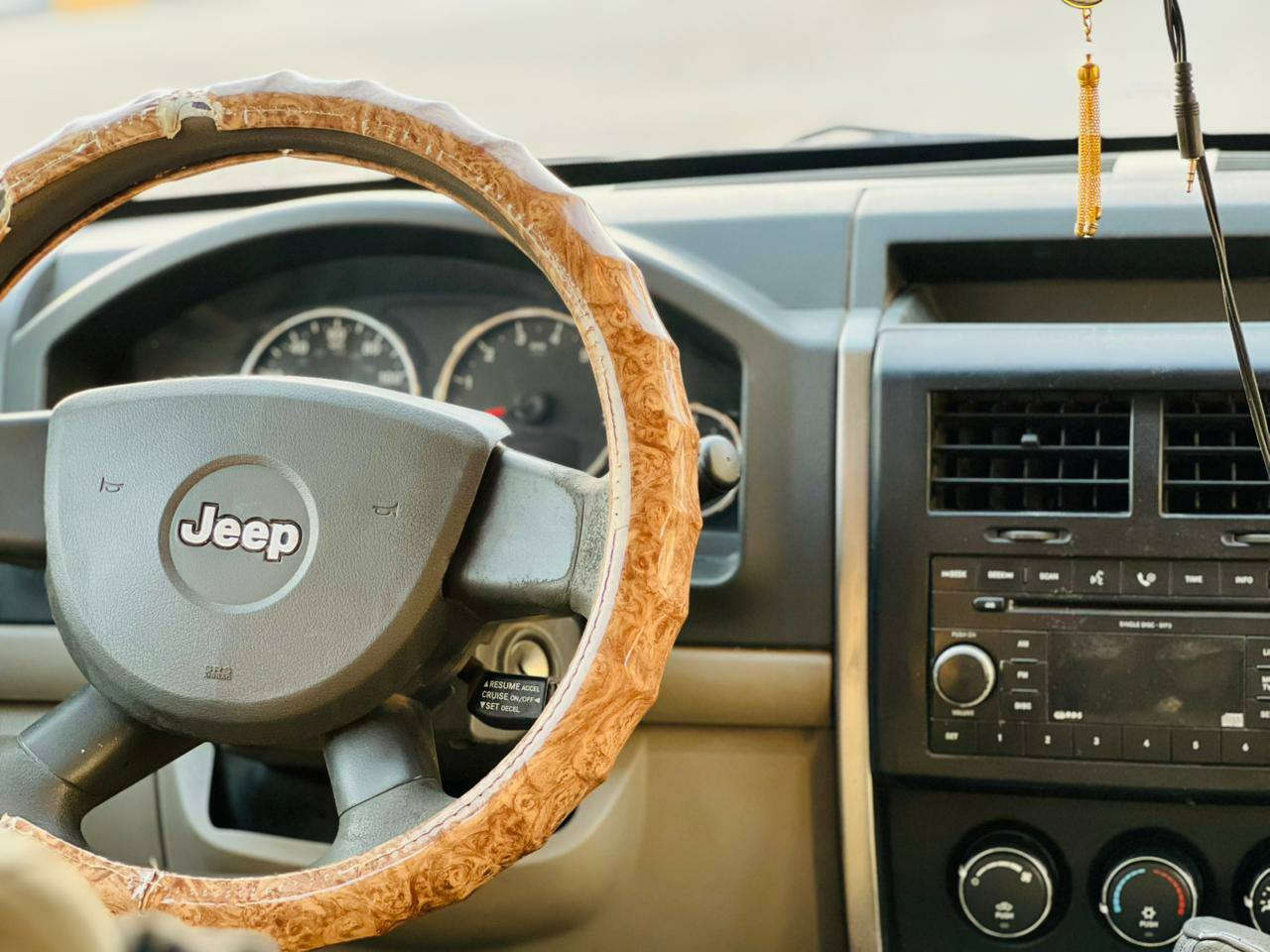 السلام عليكم جيب لبرتي 2008 فور ويل  لون ابيض گير ومحرك خيرمن الله  مكفوله من الصبغ ما عدا الدعاميات جاردات سونار مع الصور 
 ومصبوغات وبيه تكحيلات بسيطه
تبريد وكهربائيات كله شغاله  باتري وزوج تايرات امامي جدد  لايت زنون جديد سياره نصبته حلوه  جاهزه مال جناي 
السعر 95وبيه مجال 
ت ***********
