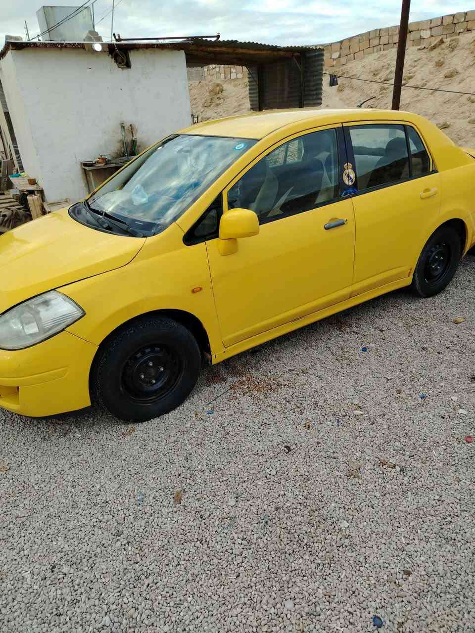 نسان فرسه 2009 رقم انكليزي جديد مصفره غرامات هيه 
سياره بسمي مكينه حداديه شرط شراي انتصال ***********
