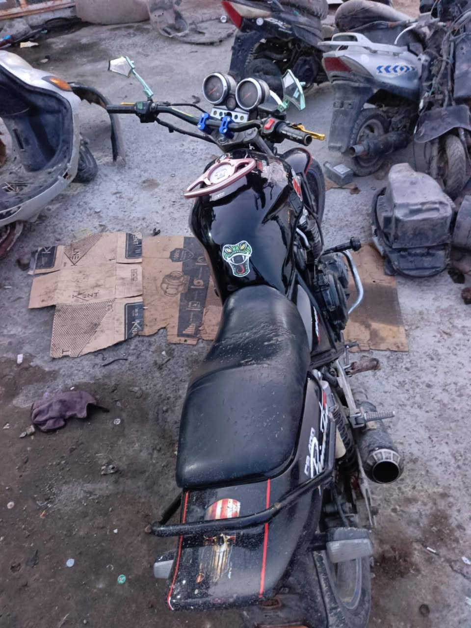 سيبي فور جيل اول400  16ولف مكفوله كفاله مبدل بيه بس رنكات تايرات جدد شلعه ومعدل تعبر ال 180
1500
***********
